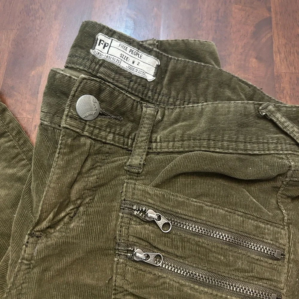 Free People Army Green Corduroy Pants with Zipper Details Size 2 - Picture 3 of 8